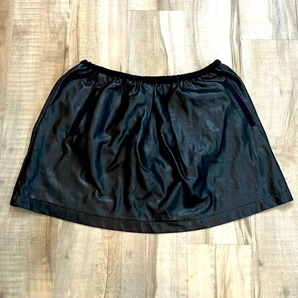 Artizia Babaton Mini Skirt Black Faux Vegan Leather Skater w/ pockets sz Medium
